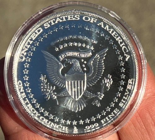 1861-1865 Abraham Lincoln The 16th. U.S. President 1ozt. .999 Silver Proof Round