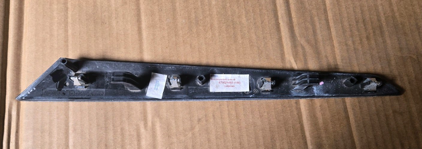 Maserati Ghibli (M157) or Quattroporte (M156) front right side door panel trim.