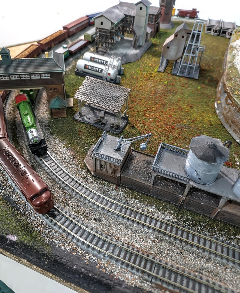 Z Scale Train Layout: Single Track Oval (48