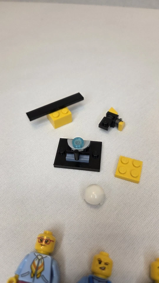 Lote de 10 minifiguras LEGO - Nuevas figuras aleatorias auténticas juguetes coleccionables a granel Foto 2 de 4