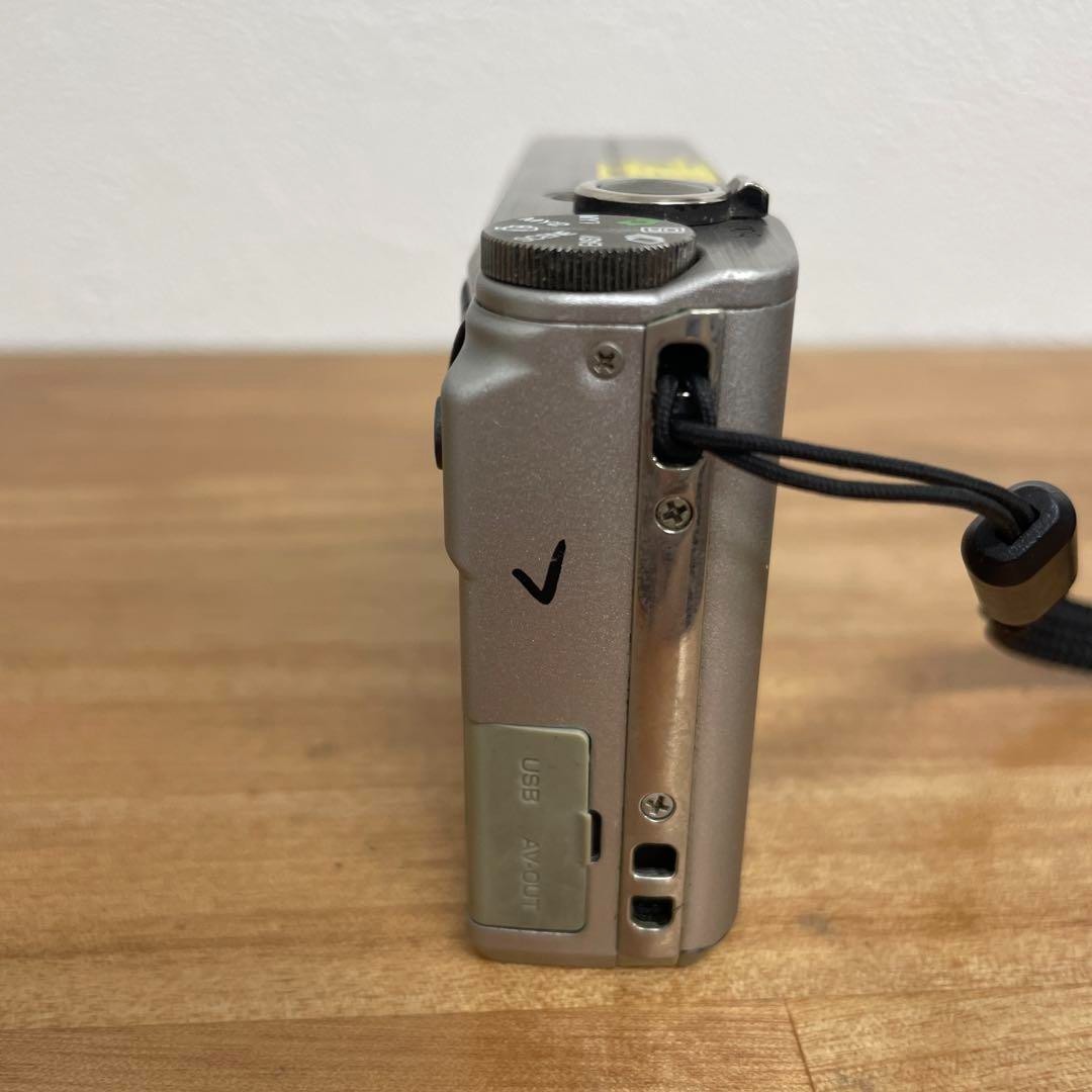 Ricoh CX1 Silver Compact Digital Camera 9.29MP 7.1x Optical Zoom