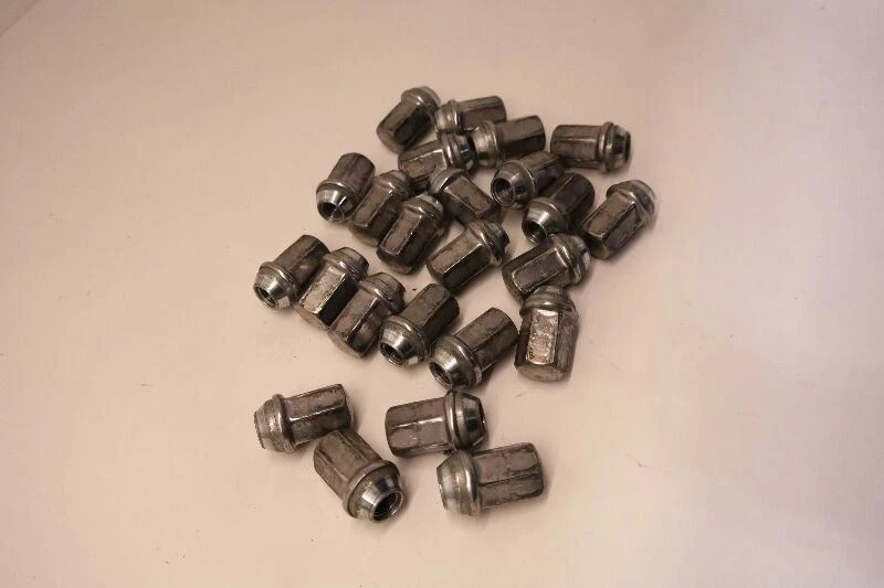 GMC ACADIA 2007-2017 JUEGO DE 24 TUERCAS DE RUEDA Foto 3 de 4