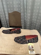 Tom’s Classic Women’s Navy Forest  Tribal Print New Shoes Size 8.5 New