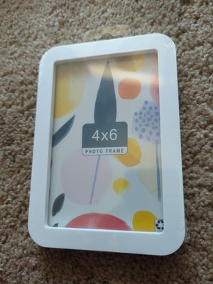 DesignOvation 4x6 Rounded Basic White Decorative Tabletop Picture Frame