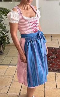 Wiesendirndl Rose/ Weiß Gr. 40 mit Bluse und 2 Schürzen von Trachten Redl