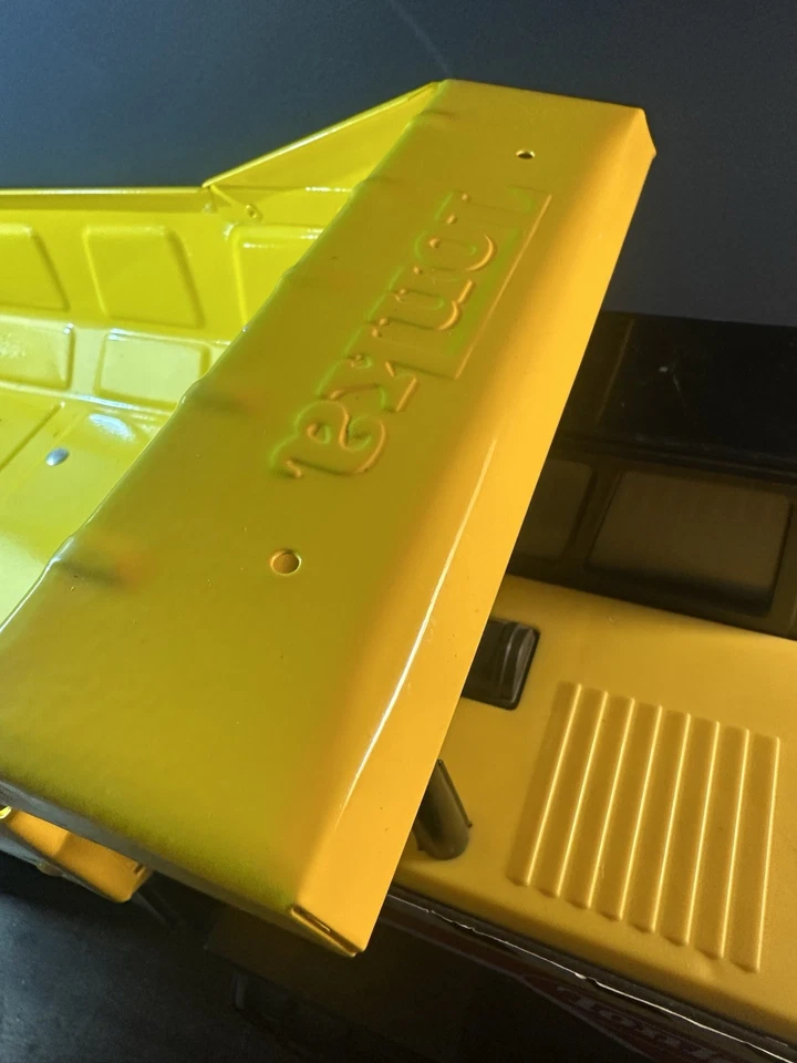 Camión de volteo Tonka Mighty 354 metal/plástico Caterpillar Tonka Hasbro 2012 Foto 4 de 4