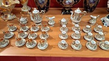 Doppio servizio di tazzine in Capodimonte