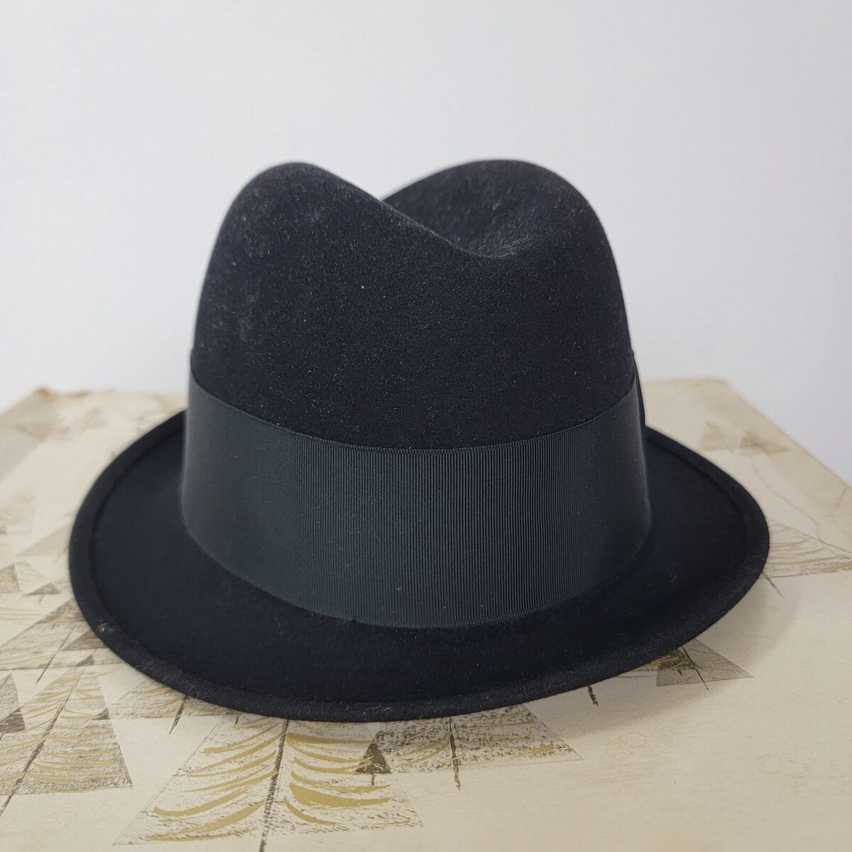 Royal Stetson Black Hat with black band red feather Mens 6 3 Royal Stetson Black Hat with black band red feather Mens 6 3