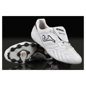 scarpe con tacchetti