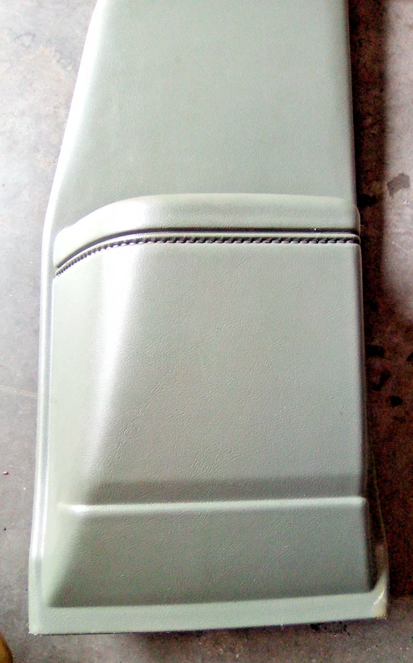 Delta 88 B 1985 pillar trim diestro LOC-201DG Foto 2 de 4