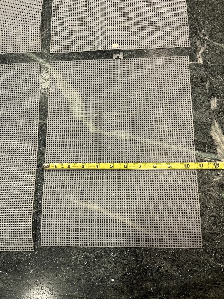 Lote de 4 láminas de lona de plástico Darice blancas 10,5 x 13,5 7 mallas hechas en EE. UU. Foto 3 de 3