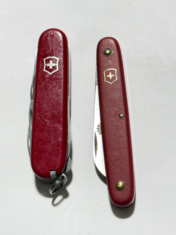 Lot of 2 Victorinox Swiss Army knives - Super Tinker - Gardner