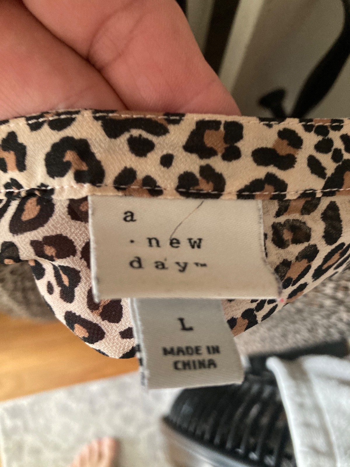 Womens leopard pattern blouse Size large - image 3