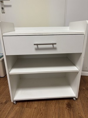 Weißer Schrank für Kosmetikstudio auf Rollen   Holz   vielseitig einsetzbar   VB