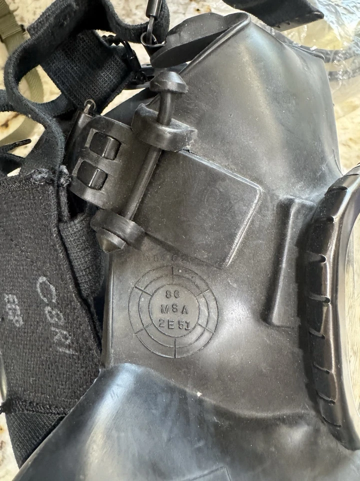 Máscara antigás M17 talla pequeña 1986 con bolsa de lona, bolsa impermeabilizante y lentes adicionales Foto 4 de 4