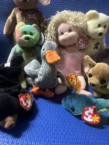 Lot of 9 Ty Beanie Babies~ Honks/Britannia/Hissy/2000 Signature/Peace/Mother +~A - Picture 6 of 17