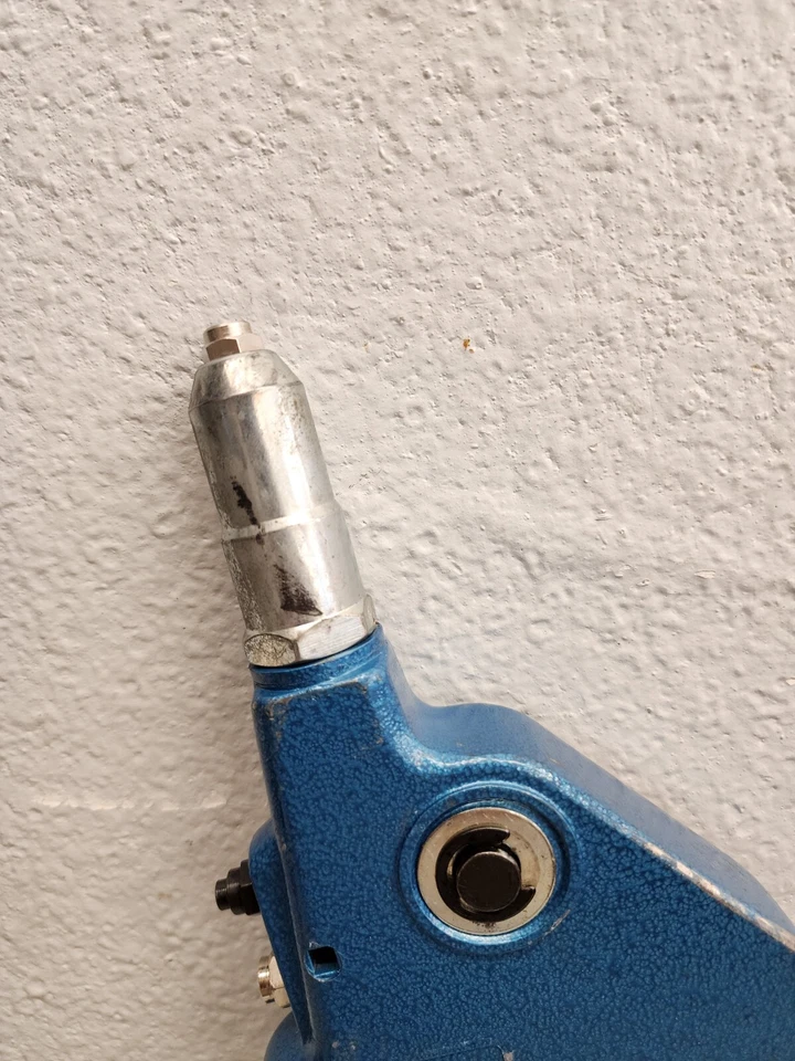 Pistola de rebite para rebites padrão de 1/4" e 3/16" e rebites de casca de 1/4" - Imagem 3 de 4
