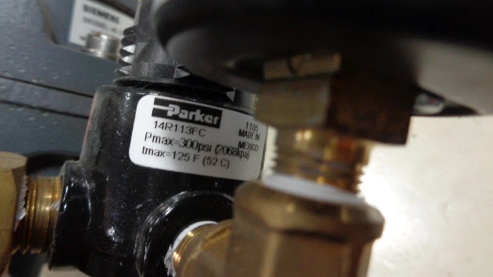 NUEVO REGULADOR DE BAJA PRESIÓN SIEMENS 42-15 0.5-15 PSI Y CONJUNTO DE MANÓMETRO H5 Foto 2 de 4