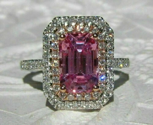 Anillo de compromiso de doble halo de zafiro moissanita esmeralda de 4 quilates enchapado en oro blanco de 14 k Foto 3 de 4