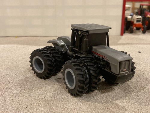 custom 1/64 AGCOSTAR 8425 4WD tractor w/ duals - Picture 2 of 6