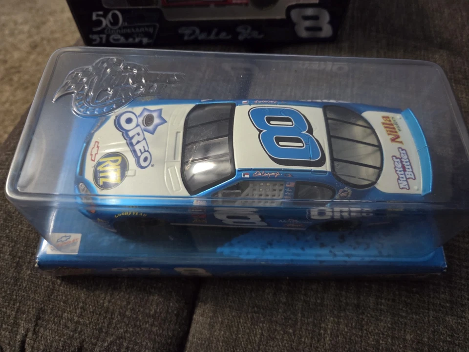 Dale Earnhardt Jr #8 Oreo/Ritz 2004 Monte Carlo y 50 aniversario del 57... Foto 2 de 4
