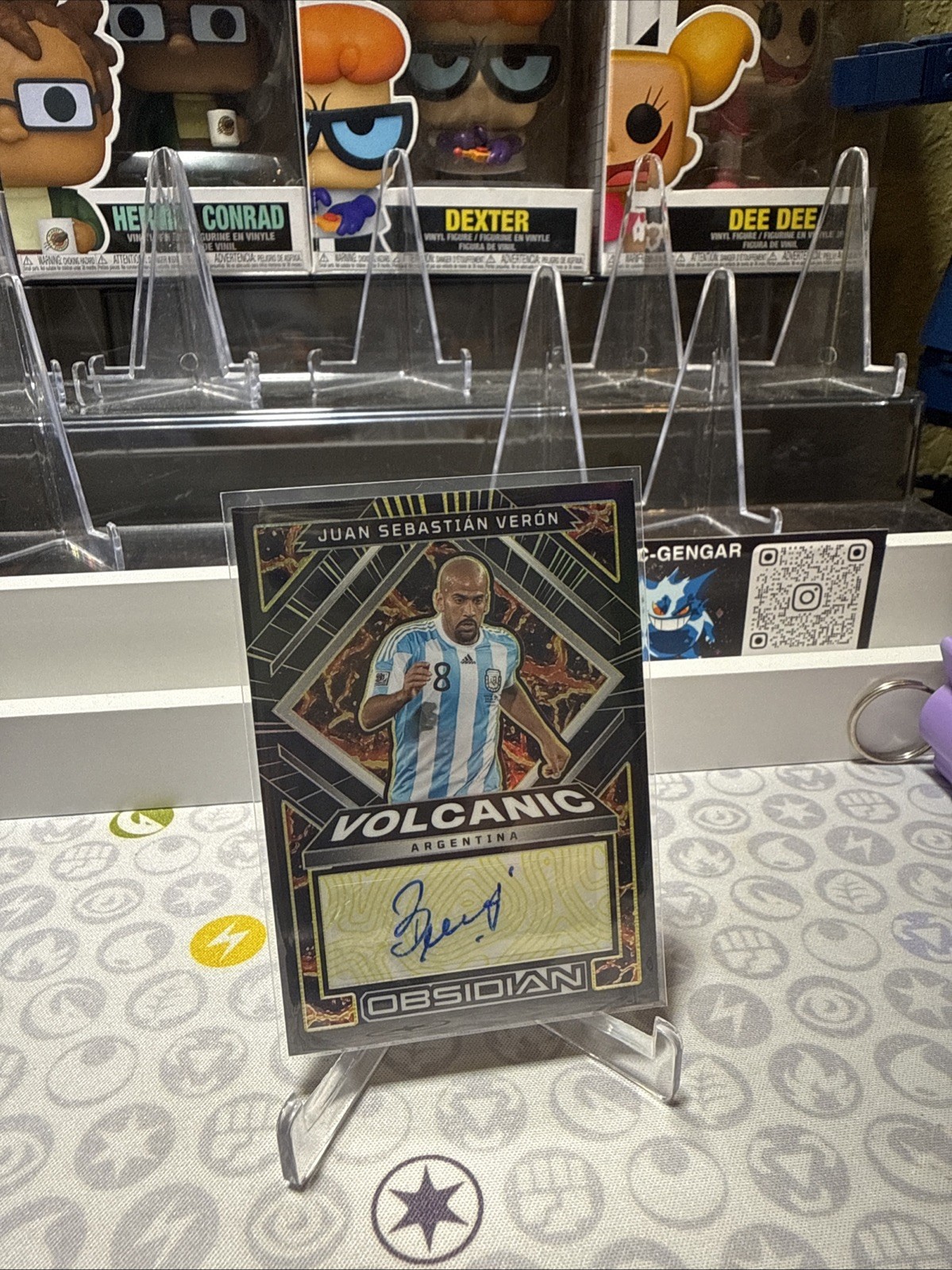 2022-23 Panini Obsidian Argentina Volcanic Auto Juan Sebastian Veron GOLD 9/10 view 2