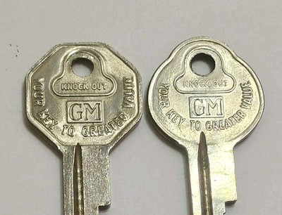 Pair of Keys GM - Briggs and Stratton Basco Keys Knock Out #8392 And #8462 Keys