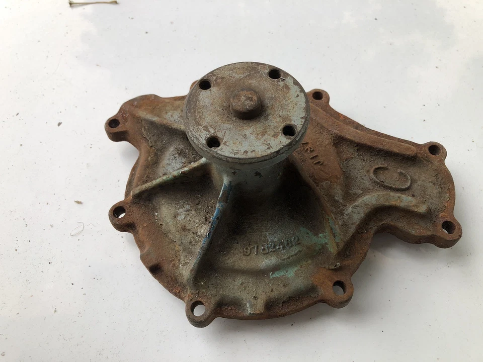 Pontiac GTO 1967 1968 2+2 Ventura Firebird V8 bomba de agua núcleo 9782482 fecha J197 Foto 4 de 4