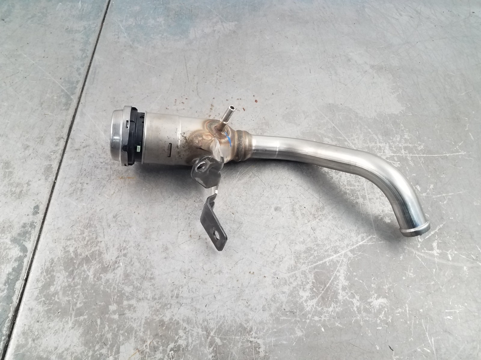 Lamborghini Huracan EVO Spyder 2020 Fuel filler neck