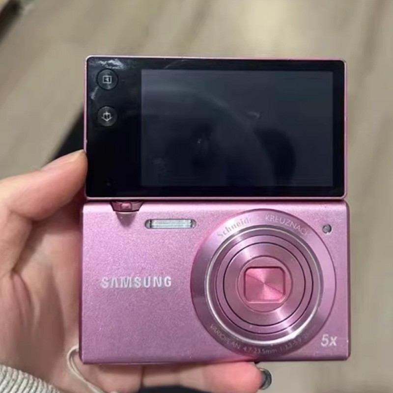 Samsung MV800 Digital Camera 5X Optical Zoom Selfie Flip-out Vlog