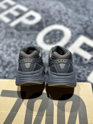 Talla 10 - Adidas Yeezy Boost 700 V2 Geode - Imagen 5 de 8