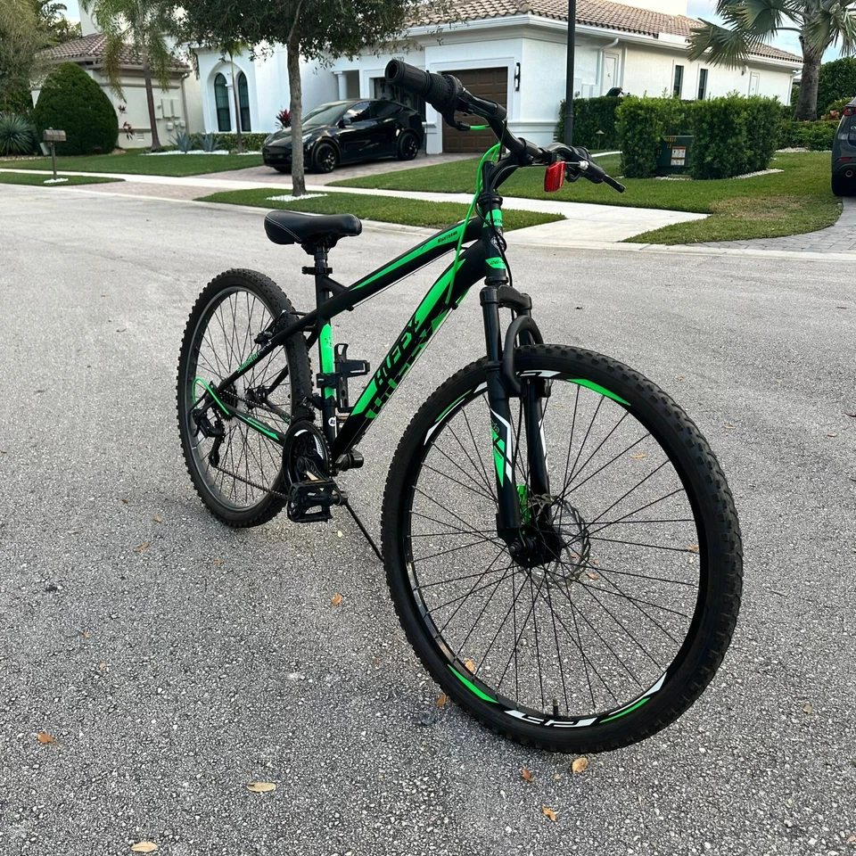 Bicicleta de montaña Huffy Nighthawk, verde y negro para adultos Foto 4 de 4
