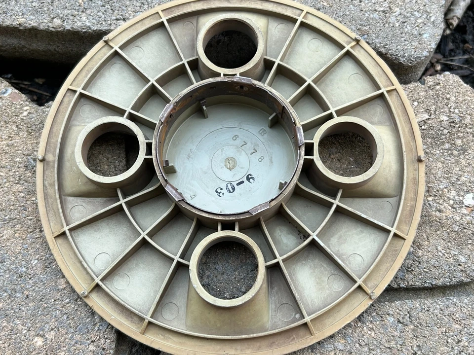 Tampa central de roda Mazda 323 OEM acabamento prata 1986 1987 1988 1989 6778 - Imagem 2 de 2