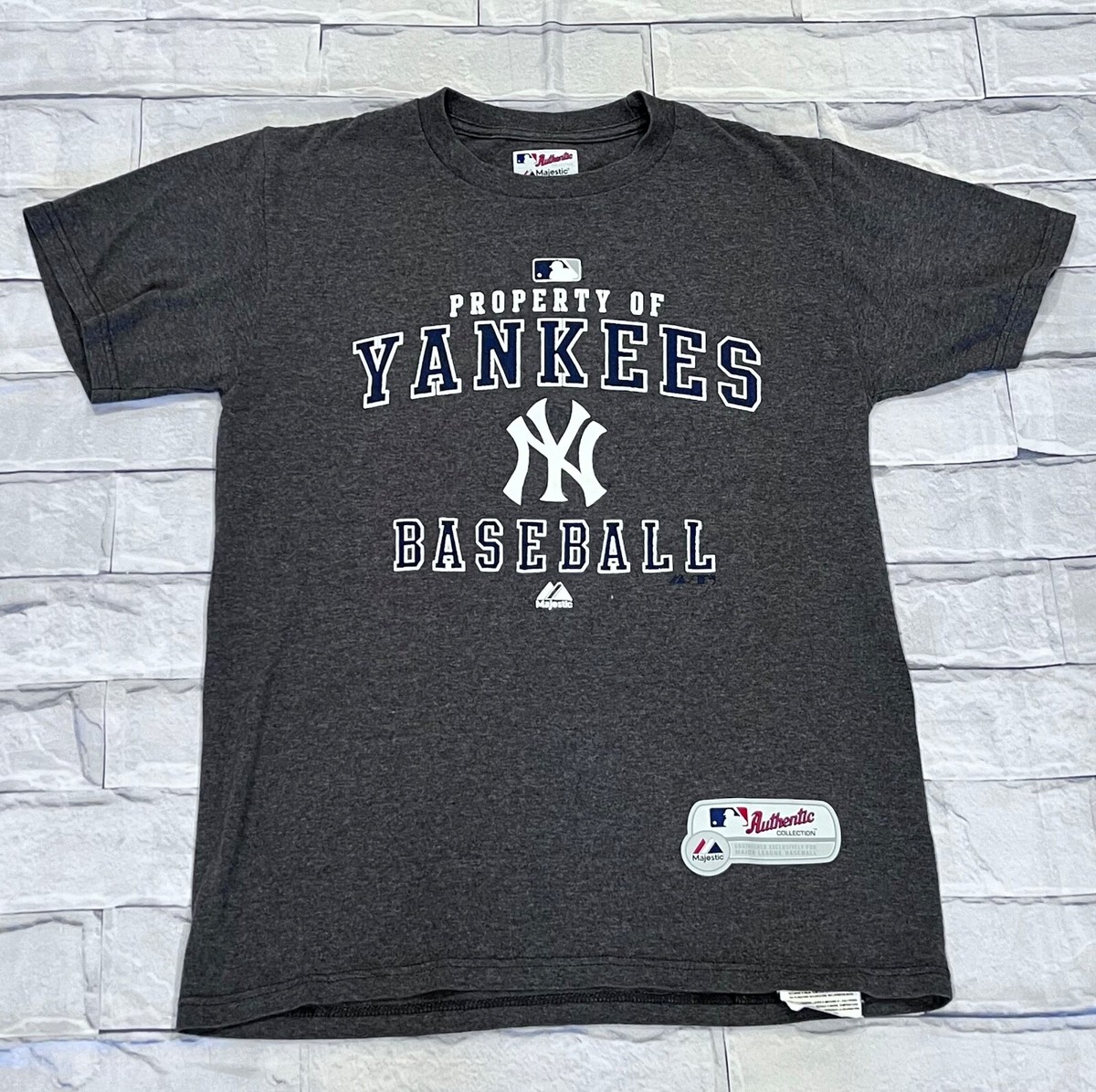 Majestic Authentic Collection MLB Yankees Baseball Gray T