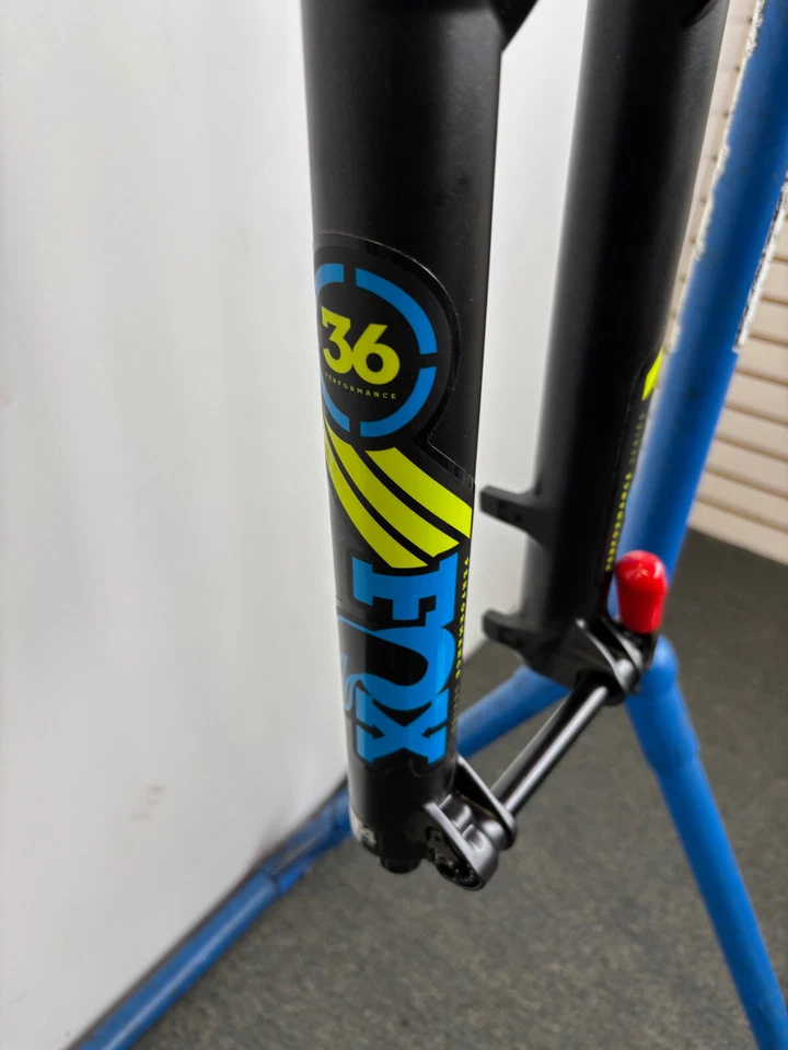 Fox 36 Float 27.5 Fit 140mm Tapered Suspension Fork - Image 3 of 4