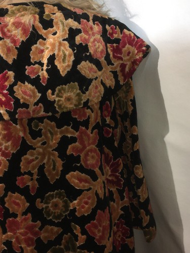 VINTAGE 1950s TAPESTRY PLUSH VELOUR FLORAL CARPET BAG CAPE COAT 3-BUTTON SMALL - Imagen 24 de 24