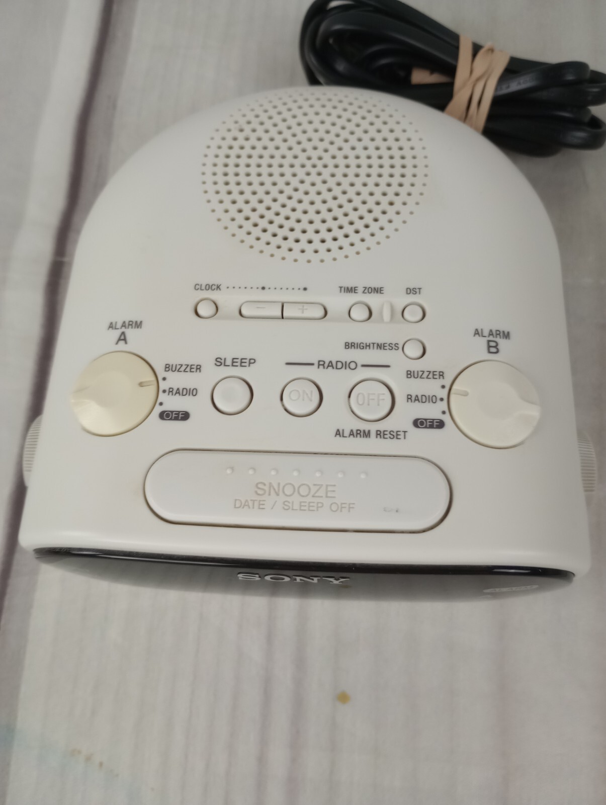 Sony Dream Machine AM/FM Dual Alarm Clock Radio White Model ICFC318 Works Great This Nation