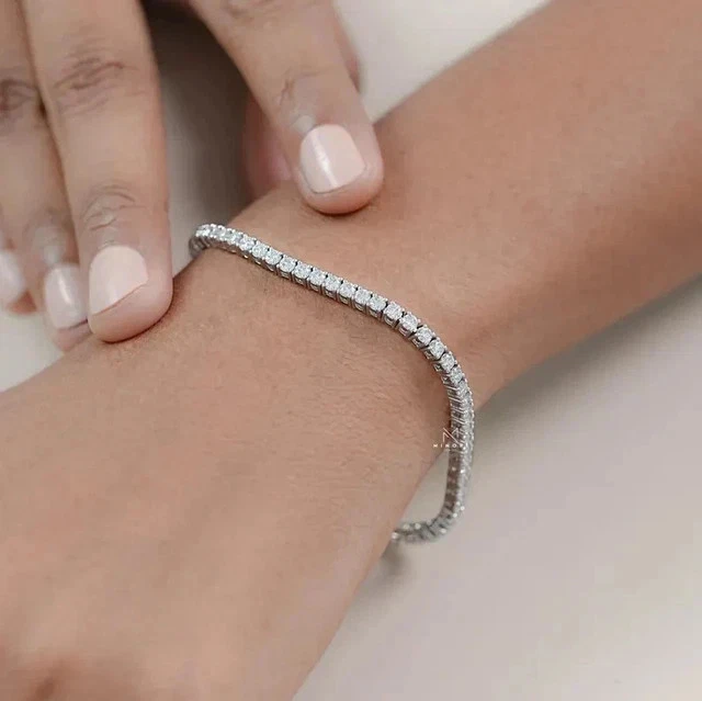 Brazalete de tenis de diamantes redondo creado en laboratorio de 5 quilates de oro blanco de 14 quilates de 7,25" Foto 3 de 4