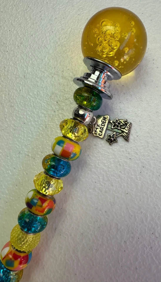 Estacas decorativas de plantador de fadas com contas de vidro acento e etiqueta "My Garden" 9" - Imagem 3 de 4