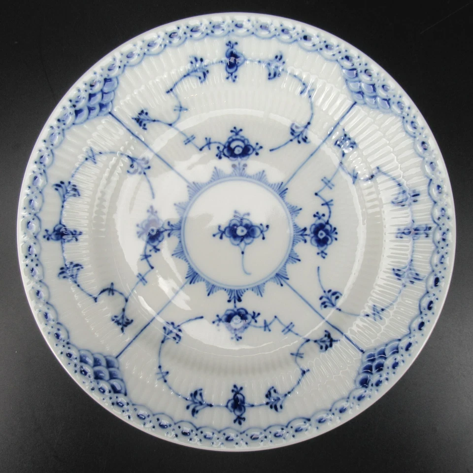 Royal Copenhagen Porzellan Dessertteller Serie Musselmalet Halbspitze 1/574 17cm