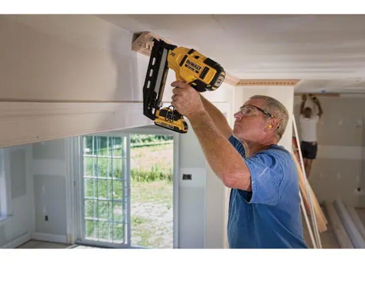 Dewalt DCN660B 20V MAX XR Cordless 16Gauge Angled Finish Nailer (Tool