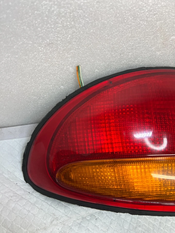 Luz trasera derecha pasajero Mazda Millenia 1998 220-61693 OEM (D2-26) Foto 3 de 4