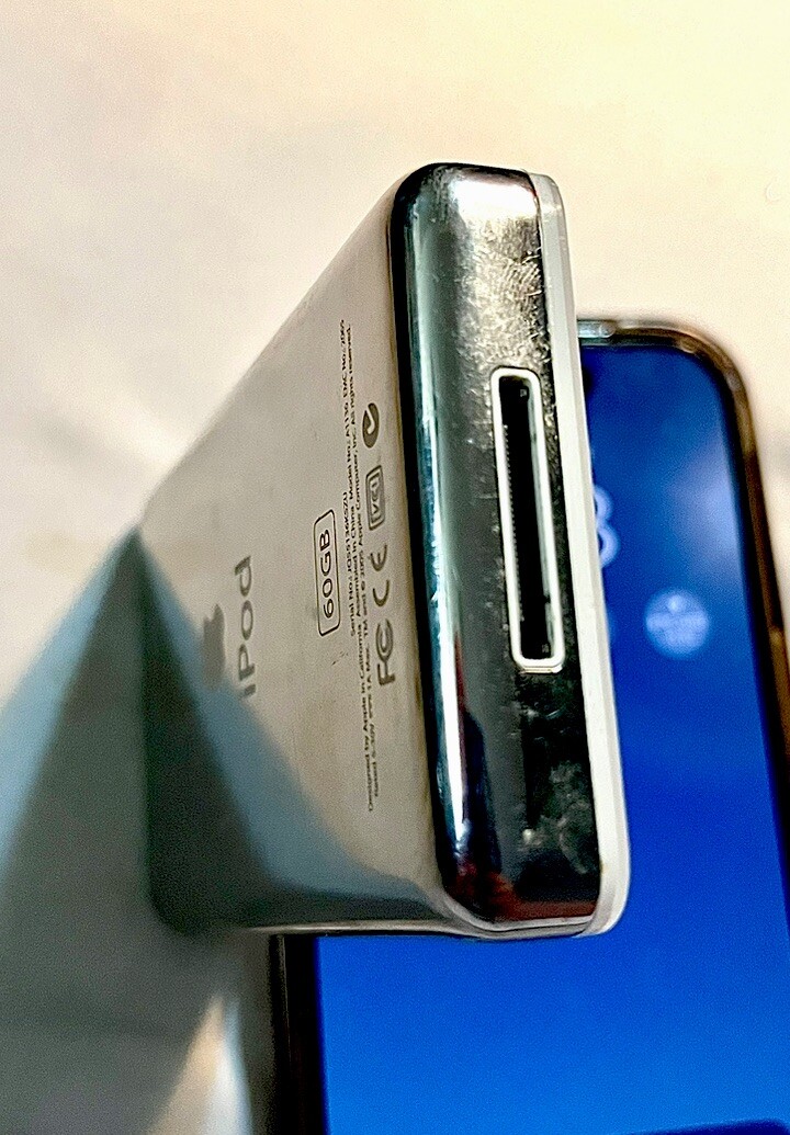 iPod 4th Generation • Color Display • Click Wheel Navigation