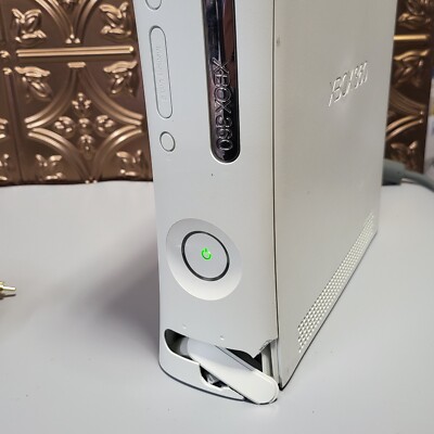 エックスボックスの360 X BOX 360- CONSOLE with Plugs-Broken Case FOR PARTS Powers On Not