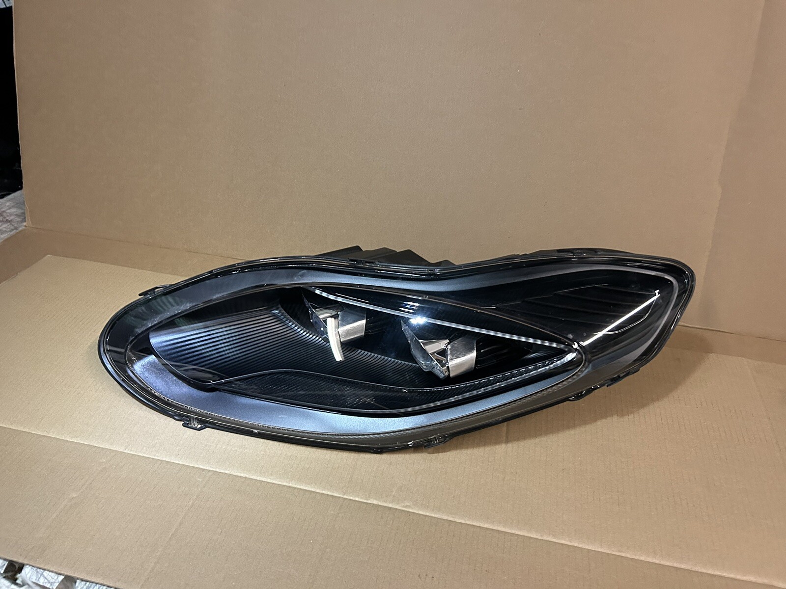 ASTON MARTIN DBS LEFT FRONT HEADLIGHT  KY73-13W030-CB