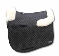 AMKA PRO Dressur Merino Lammfell Schabracke Widerristpolsterung