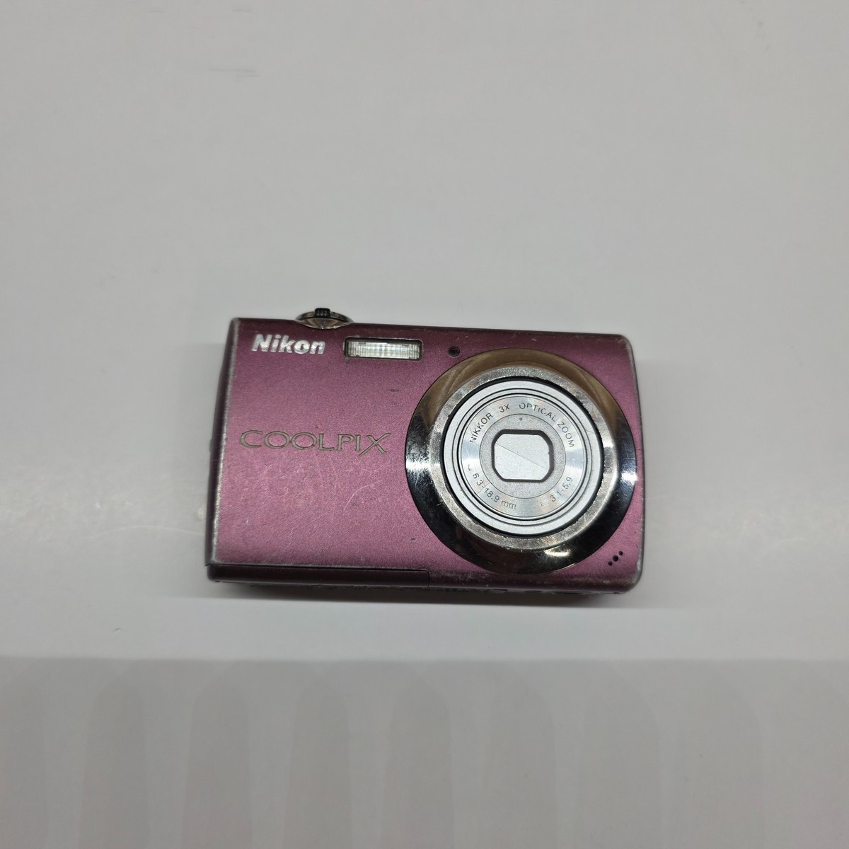 Nikon Coolpix S220 Plum Digital Camera 10 MP 3X Zoom Untested 