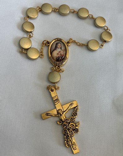 VINTAGE ROSARY CHAPLET, ST THERESE OF LISIEUX, CRUCIFIX WITH ROSES, GOLD TONE