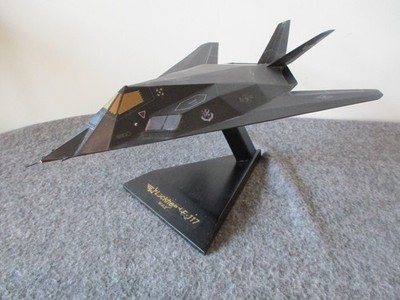 USAF LOCKHEED F-117 NIGHTHAWK BLACK FIGHTER JET 1/48 scale DESK TOP MODEL