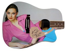 Crystal Gayle Signed 1:1 Signature Edition Graphics Photo Guitar ACOA